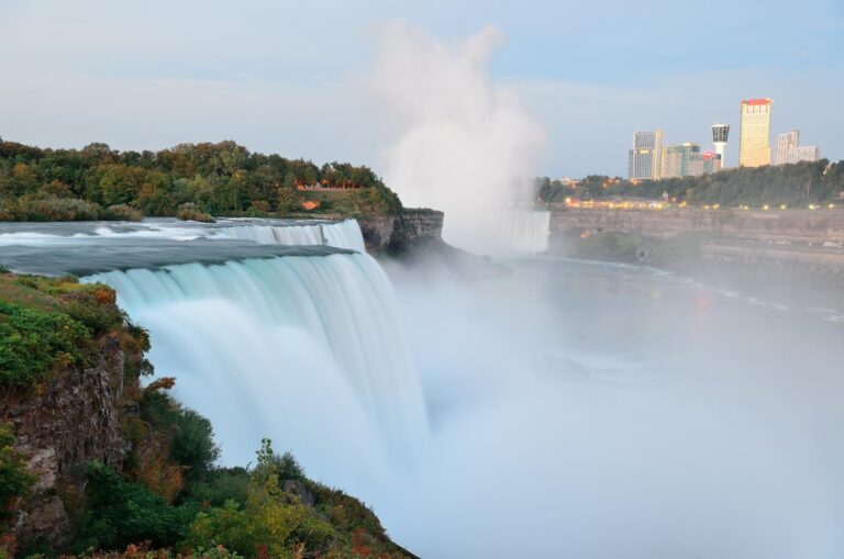 niagara falls during winter​